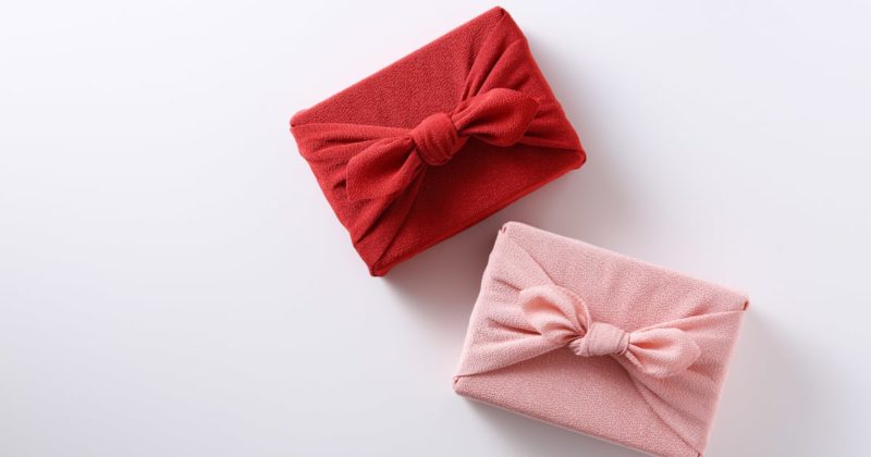 挨拶や謝罪の気持ちを込めた和菓子を手土産に渡そう