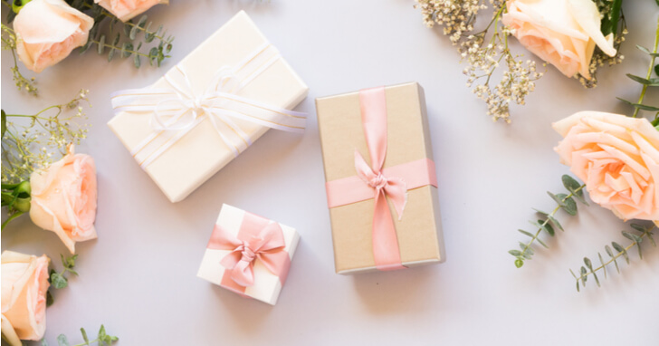4年目の結婚記念日のプレゼント相場と選び方